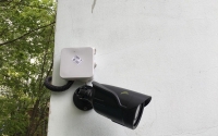 Камера видеонаблюдения на доме