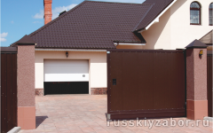 Откатные ворота для дачи из коричневого профнастила и гаражные ворота из сэндвич панелей комбинированные